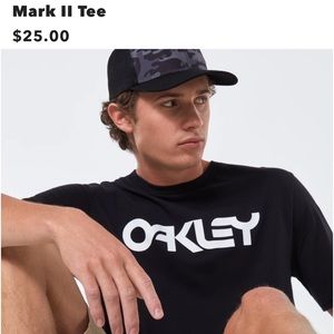 NWT Oakley T. Black with white. Size XL mens.